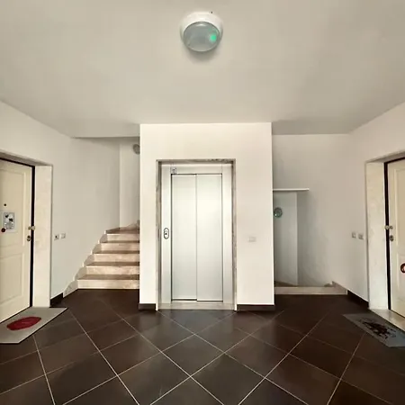 Apartamento Luxurious-fully Equipped & Renovated-2room Suite-elevator-quite Area-secure Parking Olbia
