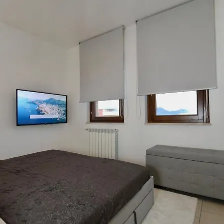 Apartamento Luxurious-fully Equipped & Renovated-2room Suite-elevator-quite Area-secure Parking *