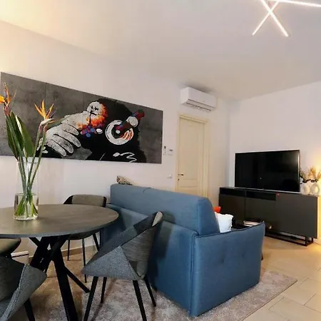 Apartamento Luxurious-fully Equipped & Renovated-2room Suite-elevator-quite Area-secure Parking